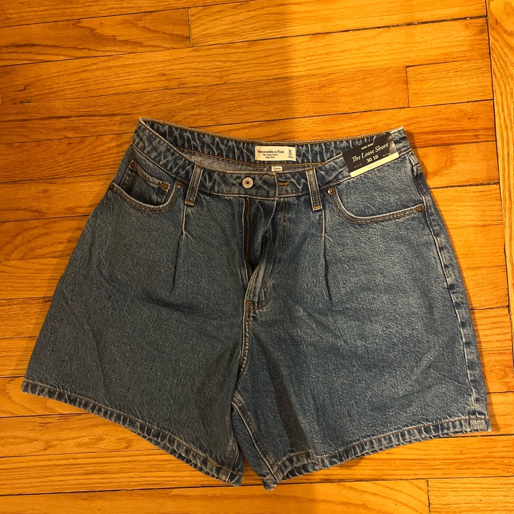 NWT ABERCROMBIE LOOSE DAD SHORTS